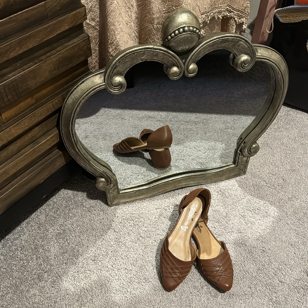 Perfect for Thanksgiving! Walk in Self Esteem Footwear Brown Flats Size 7